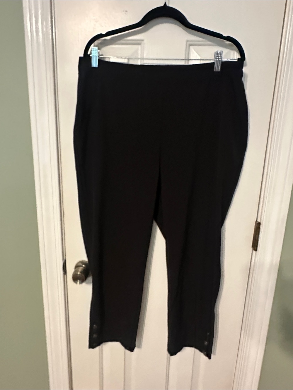 Chico's Black Cropped Pull-On Ankle Pants with Hem Buttons